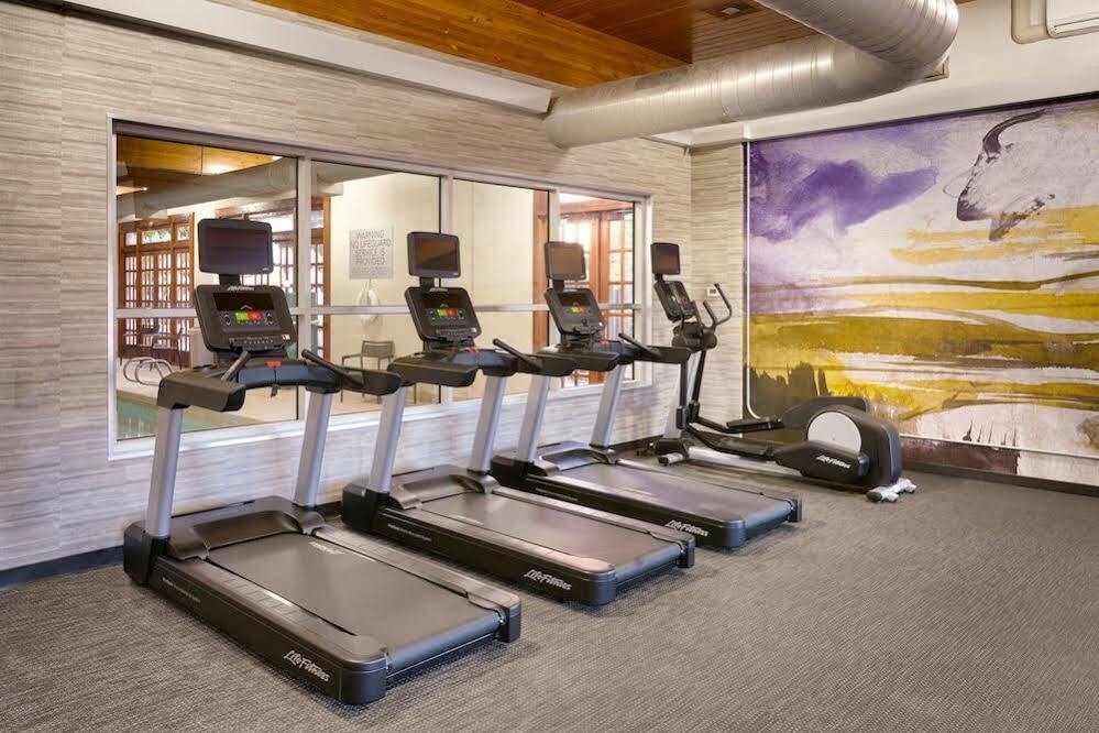Courtyard By Marriott Hotel
