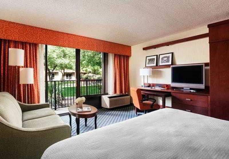 Courtyard By Marriott Albuquerque